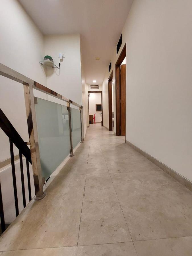 Hotel Beach Crown Juhu Mumbai Exterior foto