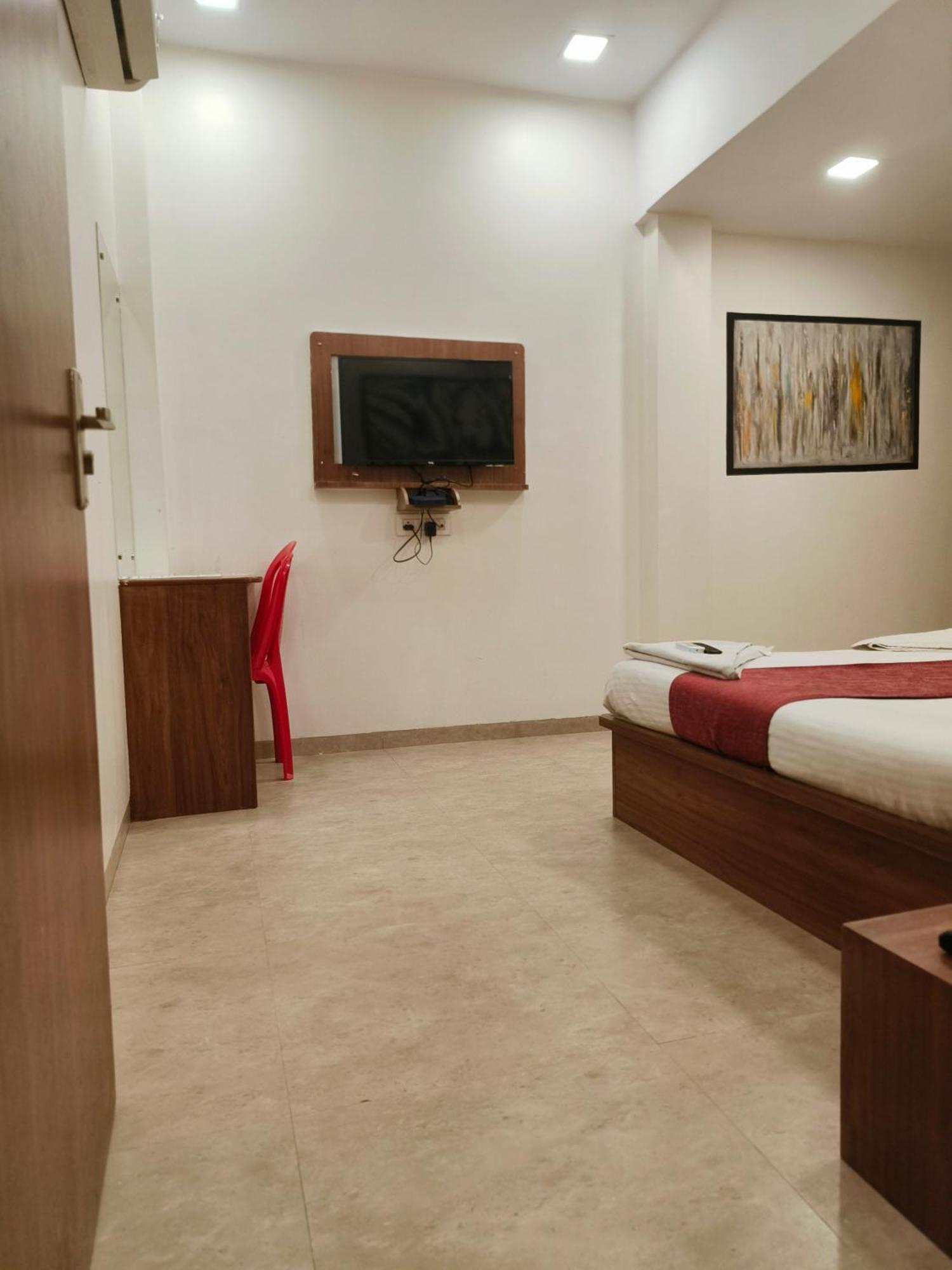 Hotel Beach Crown Juhu Mumbai Exterior foto
