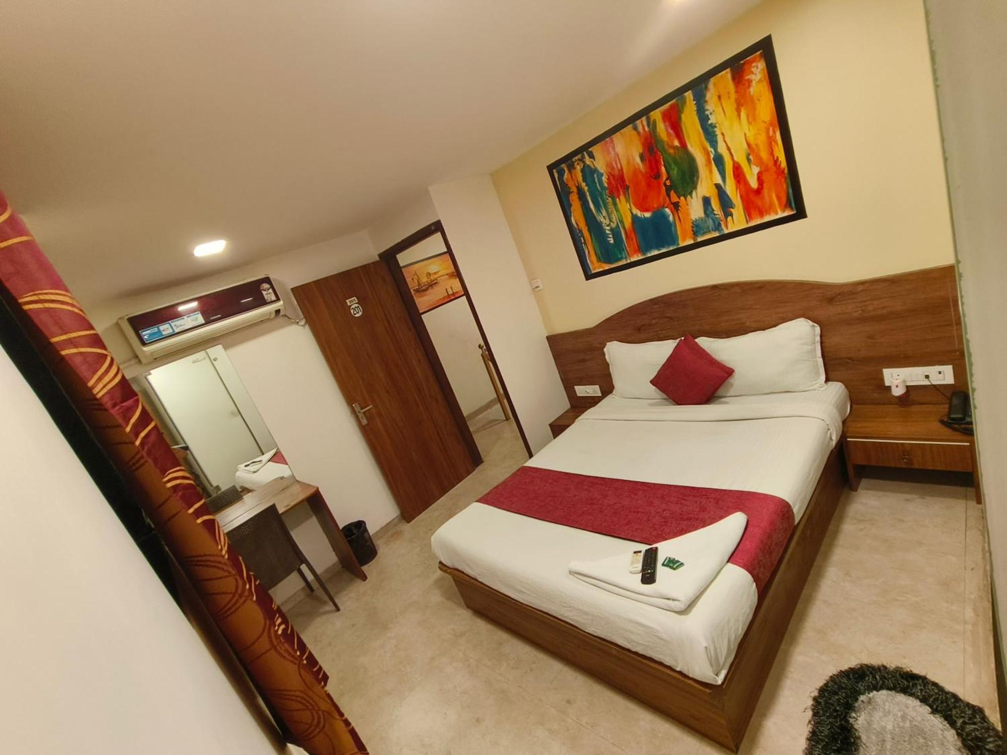 Hotel Beach Crown Juhu Mumbai Exterior foto