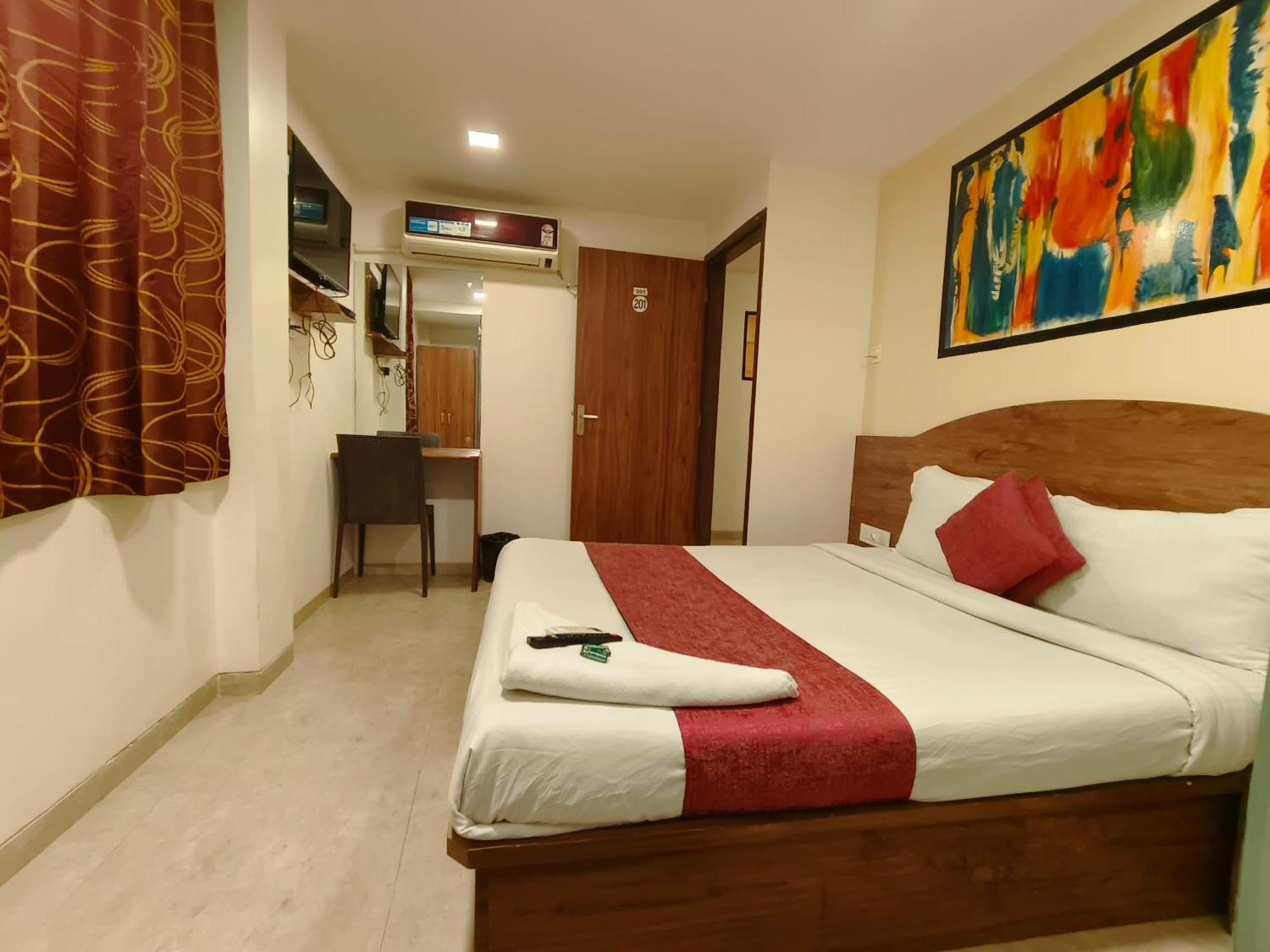 Hotel Beach Crown Juhu Mumbai Exterior foto