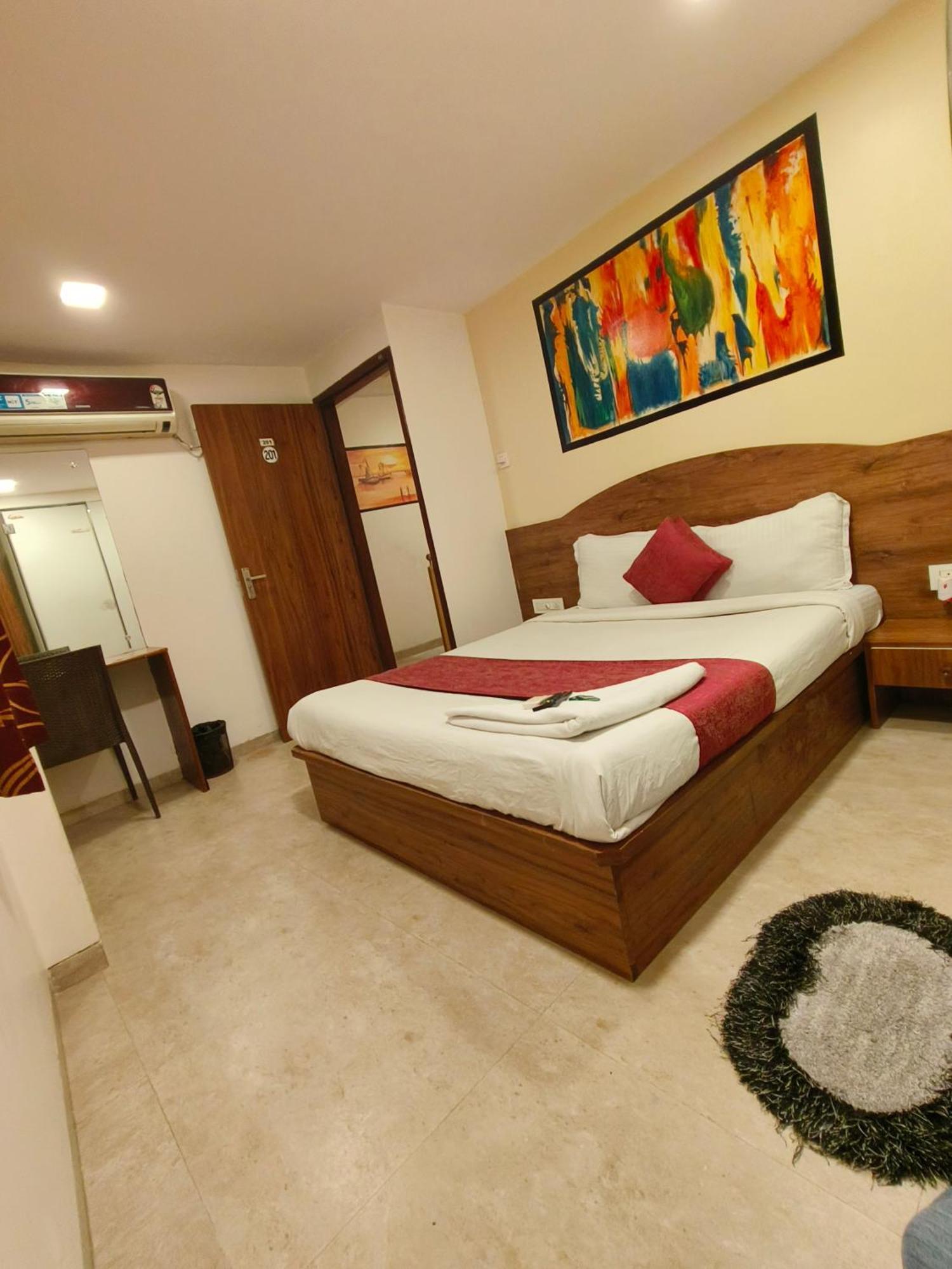 Hotel Beach Crown Juhu Mumbai Exterior foto