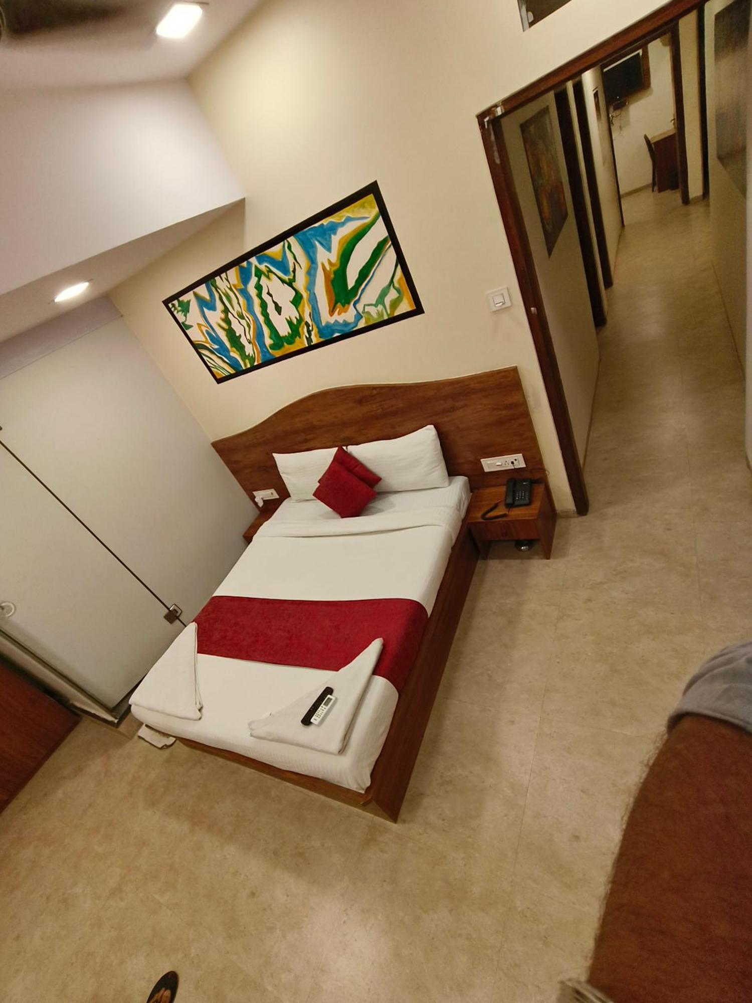 Hotel Beach Crown Juhu Mumbai Exterior foto
