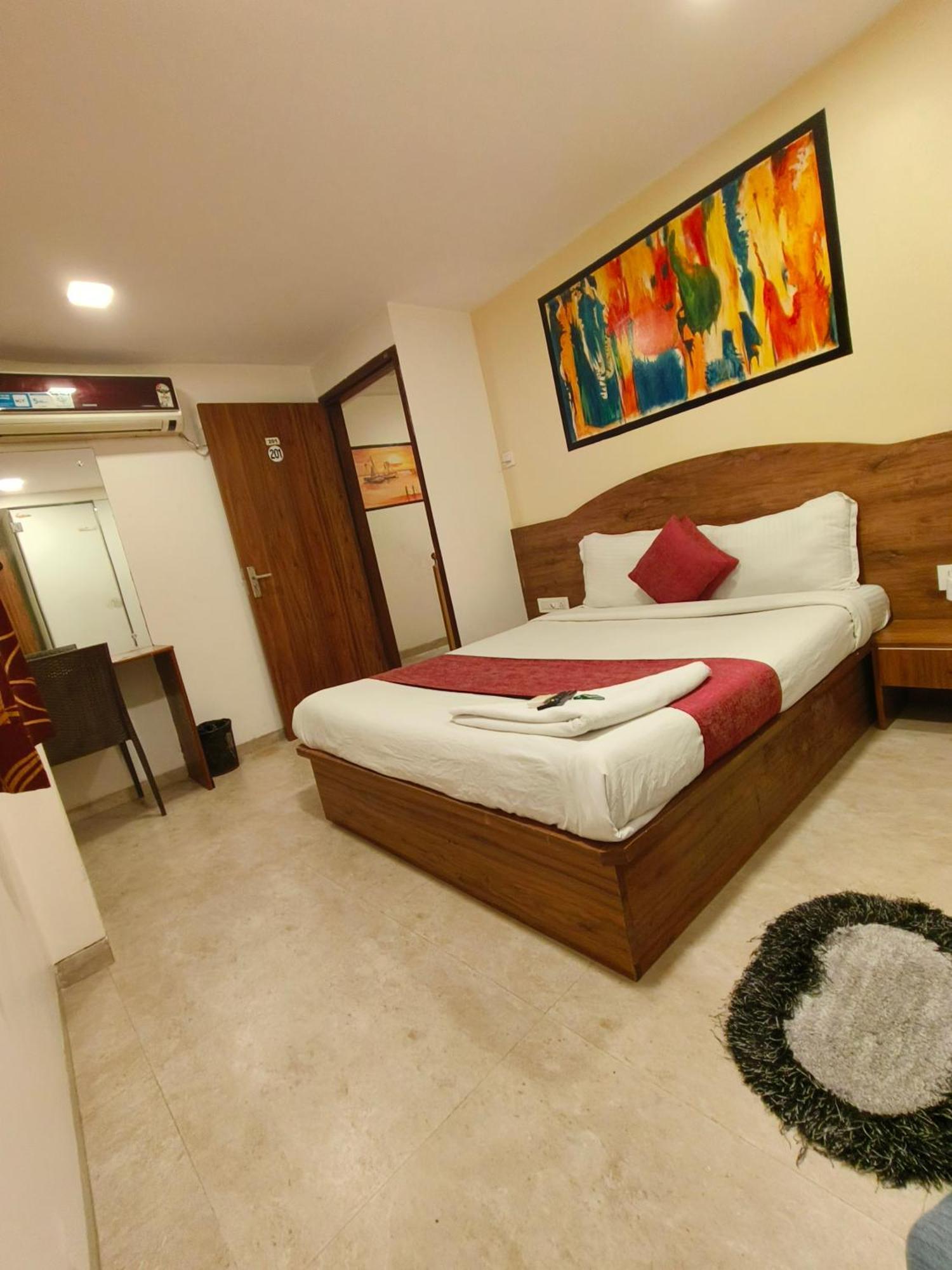 Hotel Beach Crown Juhu Mumbai Exterior foto
