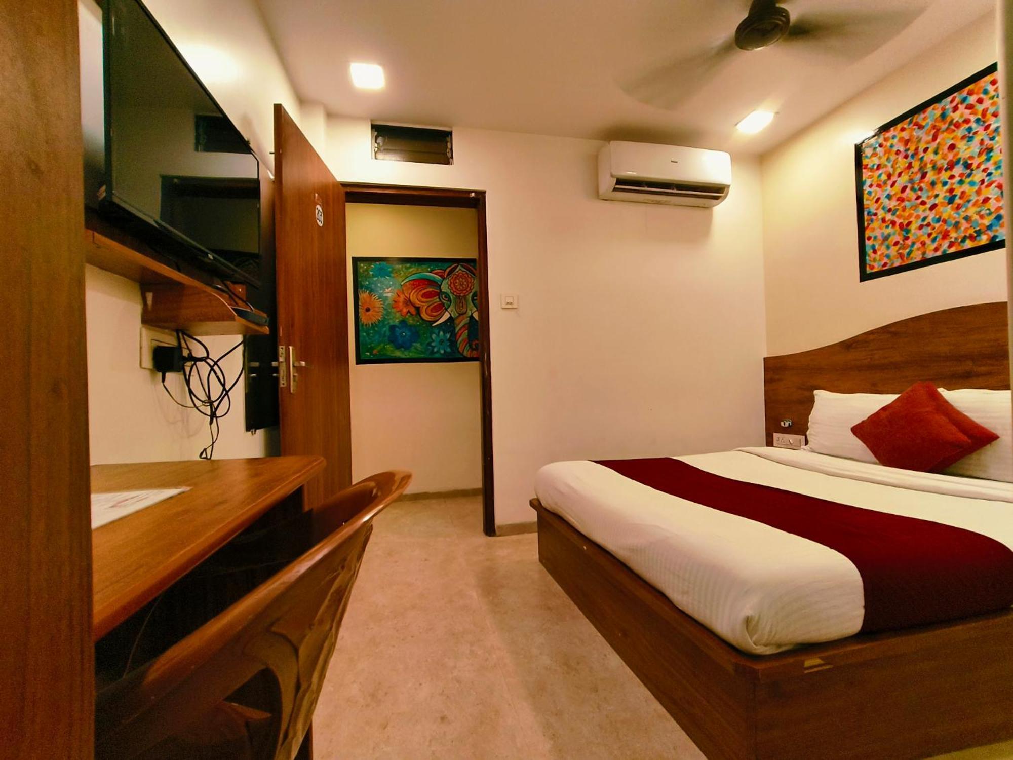 Hotel Beach Crown Juhu Mumbai Exterior foto